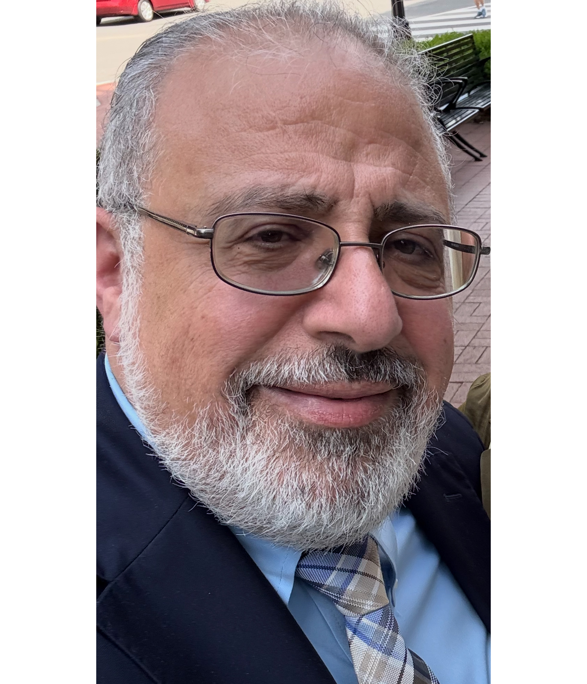 Dr  Yahya Hendi